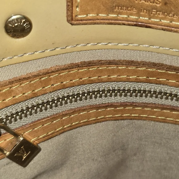 Louis Vuitton Monogram Vernis Handbag - Picture 11 of 16